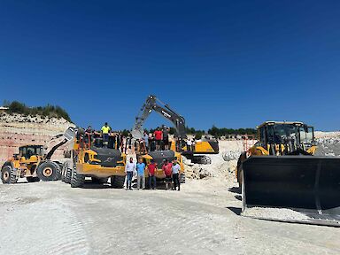 Mit der neuen Volvo-Flotte und dem stimmigen Miet- und Servicekonzept von Robert Aebi ist Dorfner im anspruchsvollen Tagebau Hirschau langfristig gut aufgestellt.