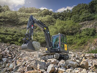 Der Kompaktbagger EC65 folgt auf das Modell EC60E, wobei Volvo CE die nochmalige Senkung der Gesamtbetriebskosten im Visier hatte.