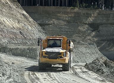 An den A40-Dumpern schätzt Clariant die Leistungsstärke ebenso wie den hohen Fahrkomfort für lange Schichten.