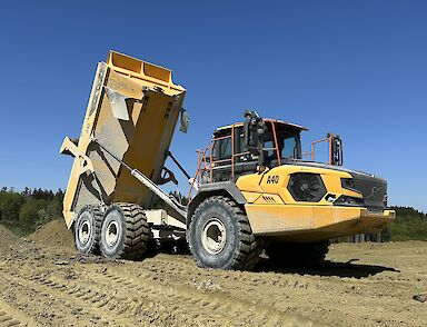 Abbau und Transport von Bentonit finden in mehreren Tagebauen zwischen Mainburg, Moosburg und Landshut statt.