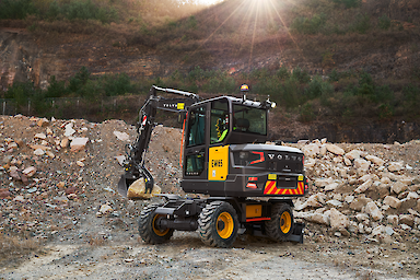 Volvo EW65: Kompakt, mobil und vielseitig: Der Volvo EW65 sorgt mit leistungsstarker Hydraulik und modernen Assistenzsystemen für effiziente Arbeitsabläufe. (Bildnachweis Volvo Construction Equipment)